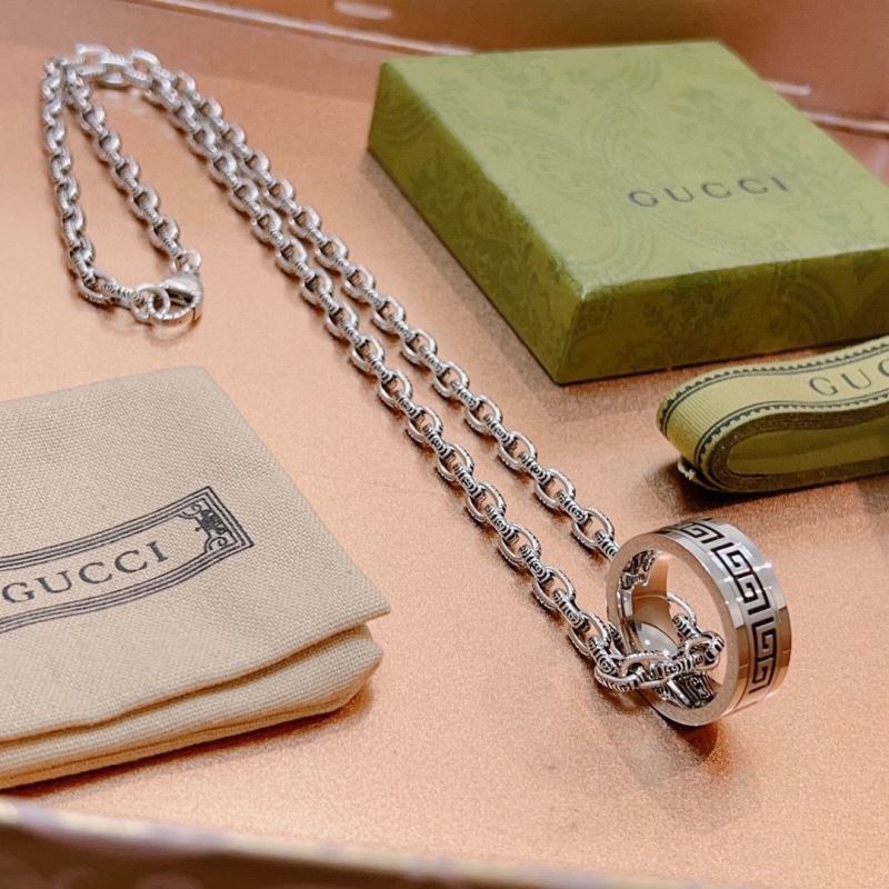 G*u*i necklaces